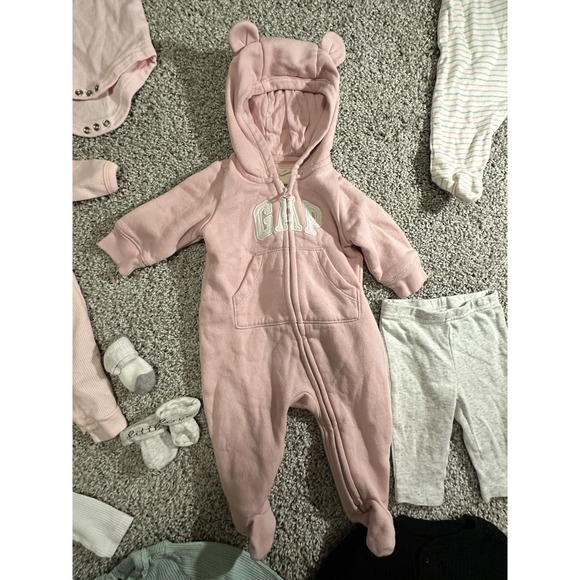 Large Lot Of Newborn Size Baby Girls Clothing Lot  0-3 Months. Baby Gap Etc EUC! - Picture 5 of 10